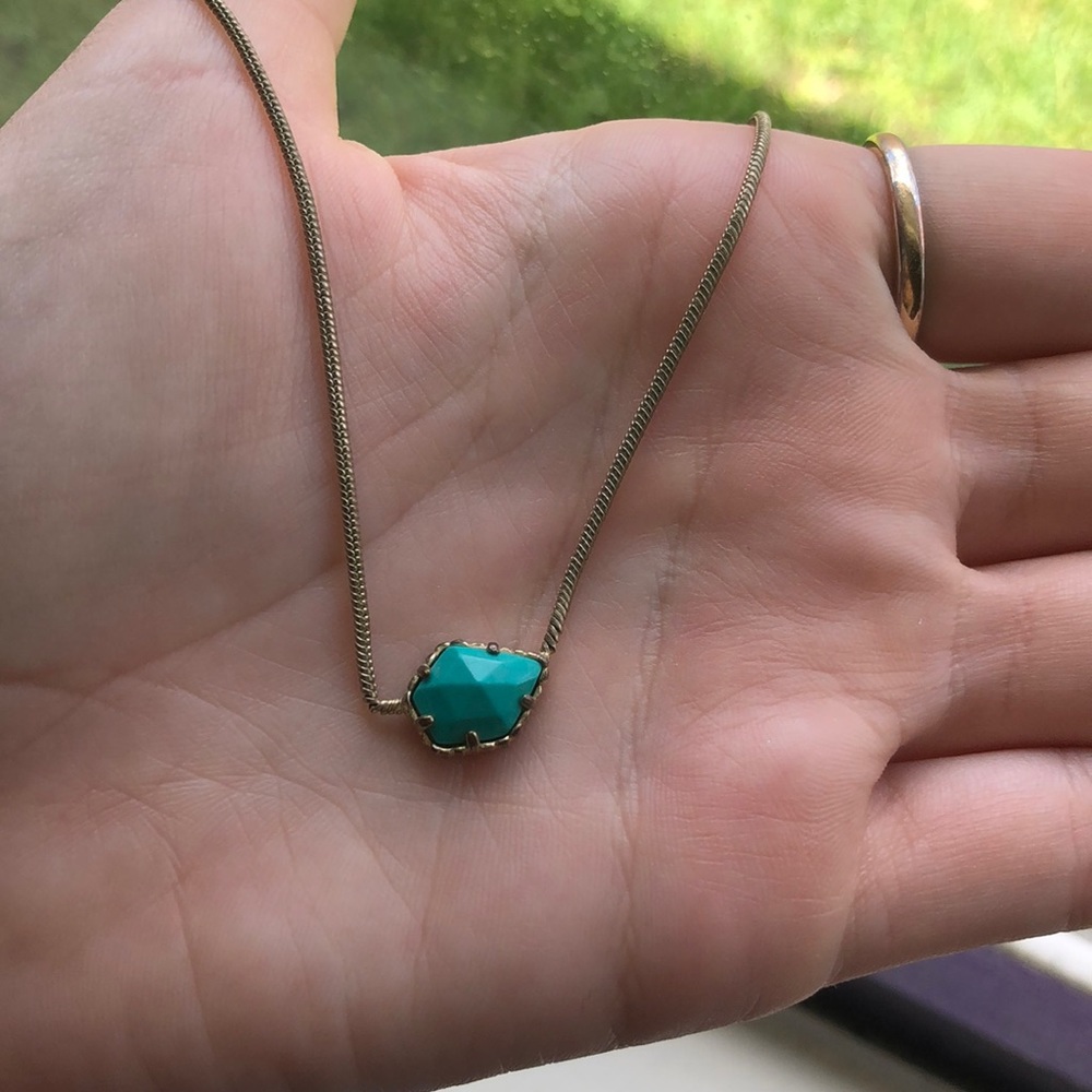 Kendra Scott necklace